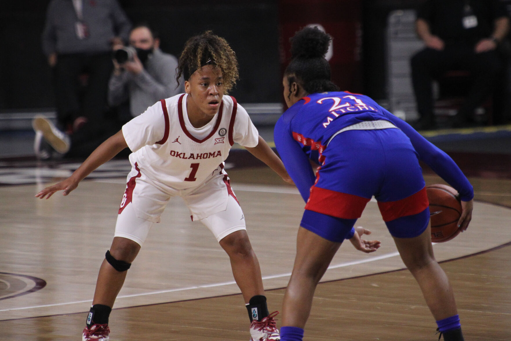 Freshman Guard Navaeh Tot